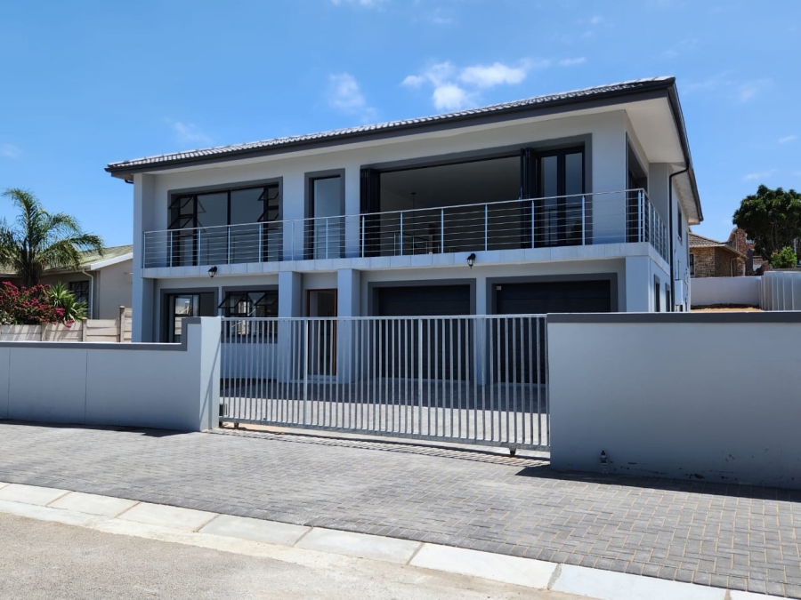 5 Bedroom Property for Sale in Wavecrest Eastern Cape